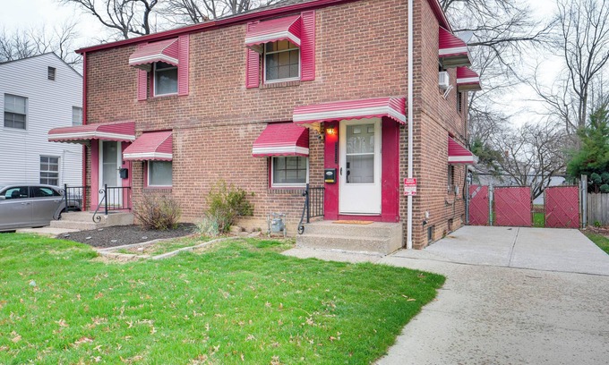 Euclid Haus | 2 Mi to Lake Erie: Home w/ Yard in Euclid!