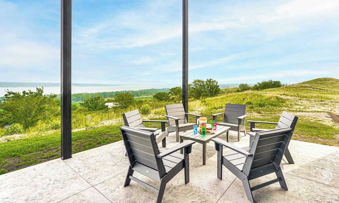 Crofton Haus | 2 Mi to Lewis and Clark Lake: Spacious Getaway