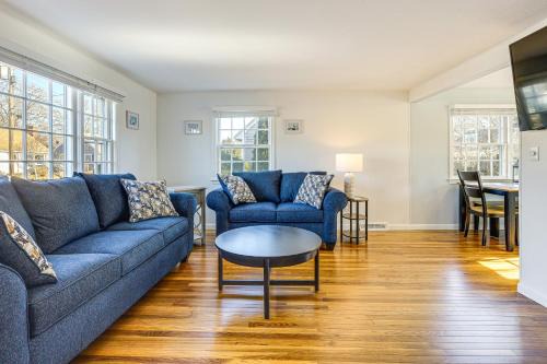 Teaticket Haus | 2 Mi to Main St Falmouth Cape Cod Home
