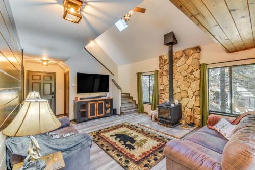 Mi-Wuk Village Haus | 2 Mi to Mi-Wuk Village Cabin with Large Deck