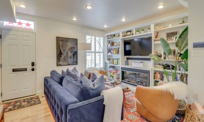 Le Droit Park Haus | 2 Mi to National Mall: Stunning Townhome w/ Patio!