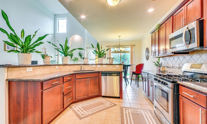 High Point Haus | 2 Mi to Oak Hollow Lake: High Point Abode!