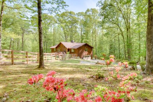 Toccoa Wohnung | 2 Mi to Toccoa Falls Cozy Getaway with Fire Pit!