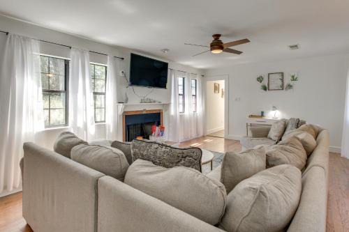 Long Beach Haus | 2 Mi to University and Long Beach Harbor Family Gem