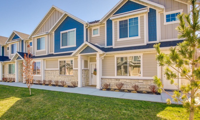 Providence Haus | 2 Mi to Zootah: Providence Townhome w/ Fireplaces