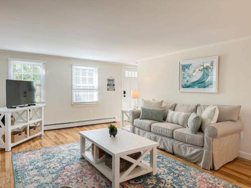 Eastham Haus | 2 Miles to Nauset & Coast Guard Beach Dog Friendly
