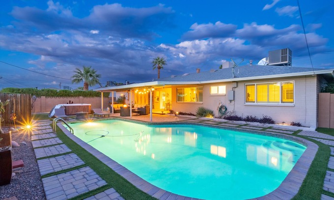 Village Grove Haus | 2 miles to Old Town Scottsdale! HOT TUB & Pool