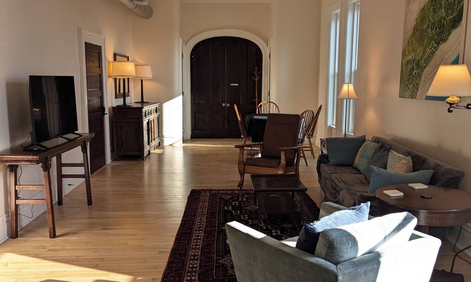 Troy Haus | 2 Min to RPI Modern Space + Fast WiFi