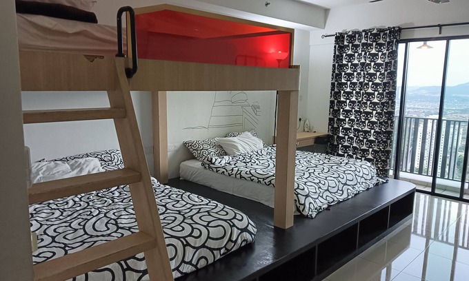 Shah Alam Wohnung | 2 minutes walk to the theme park! Family-sized studio home @ i-City by Nuriman