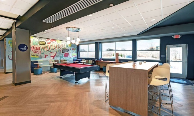 South Portland Haus | 2 Modern Rooms Perfect for a Relaxing Family Getaway - Next to the Airport