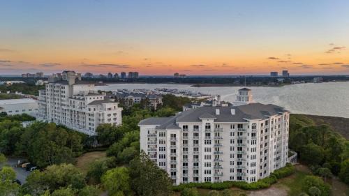 Baytowne Wharf Haus | 2 Resort Studios by AvantStay Sleeps 8 Pool Shuttle Tennis Near Baytowne Beach