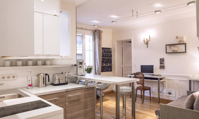 4th Arrondissement Wohnung | 2 ZIMMER MIT BLICK IM HERZEN DES VERTRAULICHEN MARAIS