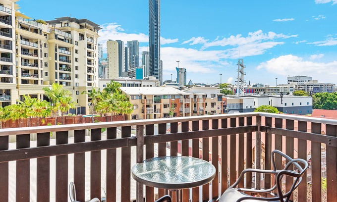 Fortitude Valley Wohnung | 2 Seconds to…everything! ~ 1 Bed/1 Bath /1 Car – CBD Views