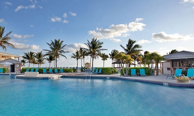 Crystal Harbour Wohnung | 2 Spacious Suites w Full Kitchen, Oceanfront Balcony & Pool - Ideal for Families