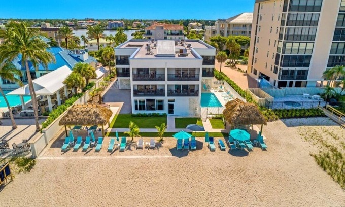 Vanderbilt Beach Eigentumswohnung | 2 Weeks ON VANDERBILT BEACH in Naples Florida.nSpectacular location