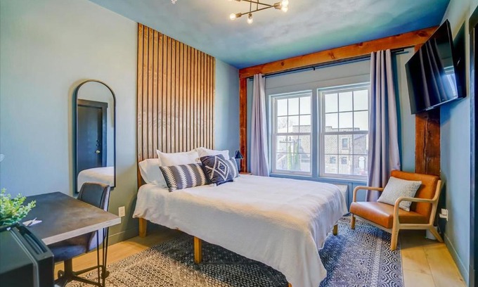 Waunakee Hotel | 201 -Single Queen