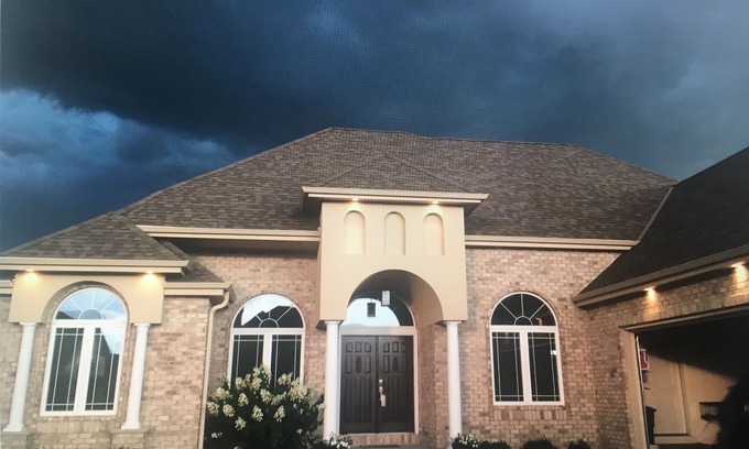 Oconomowoc Haus | 2020 DNC - Suburban Milwaukee Home mit modernem Dekor und schönen unteren Ebene