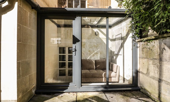 Bath Hütte | 23 Daniel Street