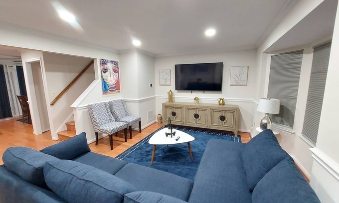 Stafford Haus | $249/Comfy 5br,3.5bth,& 3LVL TH