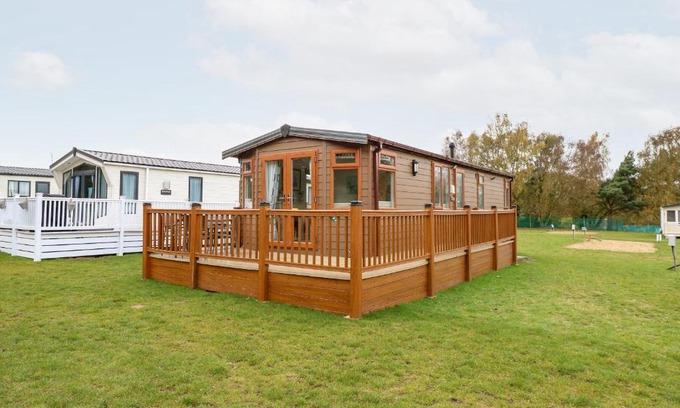 Hopton Haus | 25 Foxburrow Hang