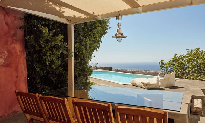 Oia Villa | 270 Oia's View House I, privater Pool, Garten- und Sonnenuntergangsblick