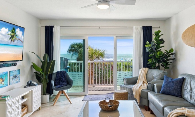 Cocoa Beach Eigentumswohnung | 2BD/2BA Cocoa Beach Oceanfront, POOL & ALL Downtown!