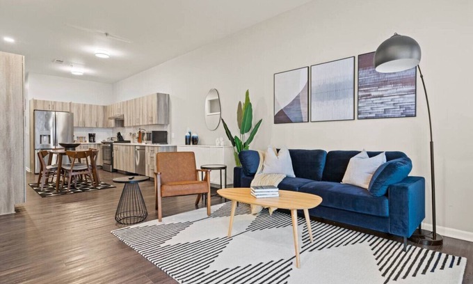 Hanover Place Wohnung | 2Bd/2Ba w/ Gym+Uptown Theater