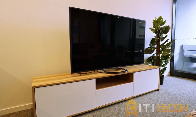 Phillip Wohnung | 2bd 2bth - Chic Apt in Woden CBD