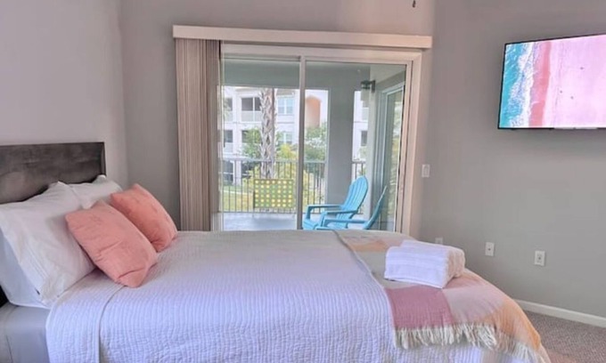 Ocoee Wohnung | 2BD Apt+Lake/FountainView+Balcony, Resort Style Pool, Wi-Fi, Desk, Gym, Kitchen