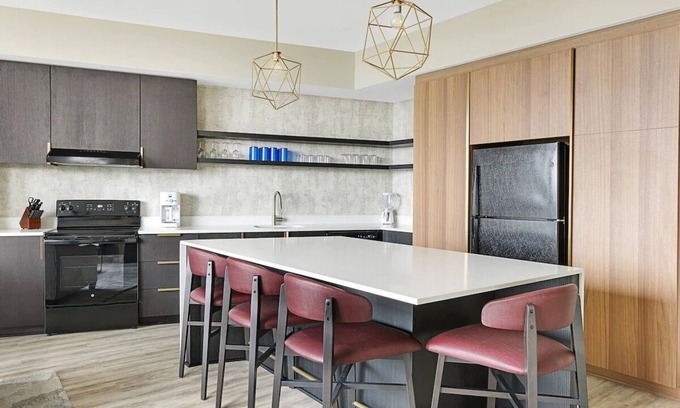 Downtown Atlanta Resort | 2BD/Atlanta - Downtown w/Rooftop Pool and Pool Bar!