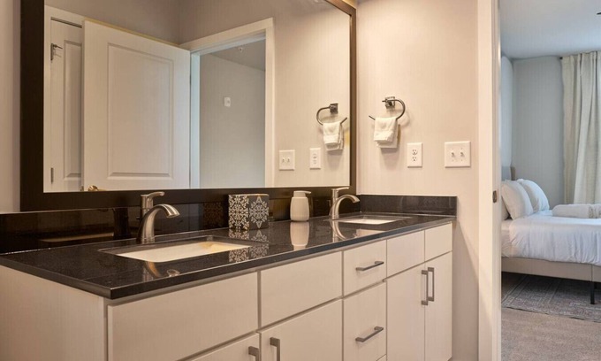 Clayton Wohnung | 2BD Haven Steps from DT Clayton