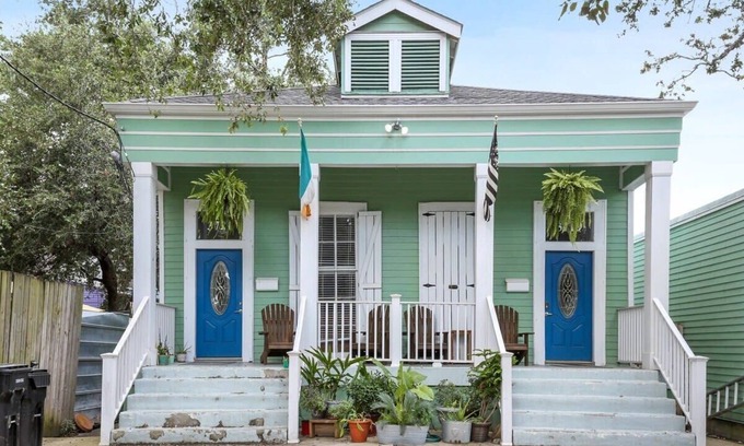 Mid-City Haus | 2BD In Heart of Mid CIty | 2 Blocks off Street Car