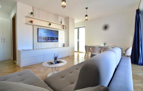Dobrota Wohnung | 2bd New Dobrota Apt with Bay Views