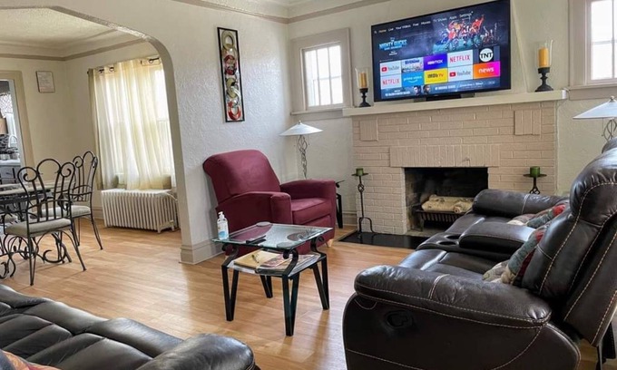 Waukegan Wohnung | ☆2bdrm Apt near Naval Base - 6 Flags - Casino☆