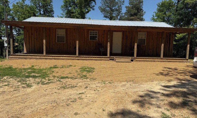 Elliott Kabine | 2bedroom cabin with AC,Heat,WiFi in Gore Springs just 2.6 miles to Grenada lake