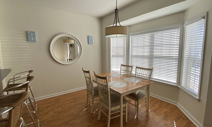 Murrells Inlet Wohnung | 2BR 1BA Beside Dunkin. Walk to Marshwalk, Bike Path, Inlet, Marina and Beach!