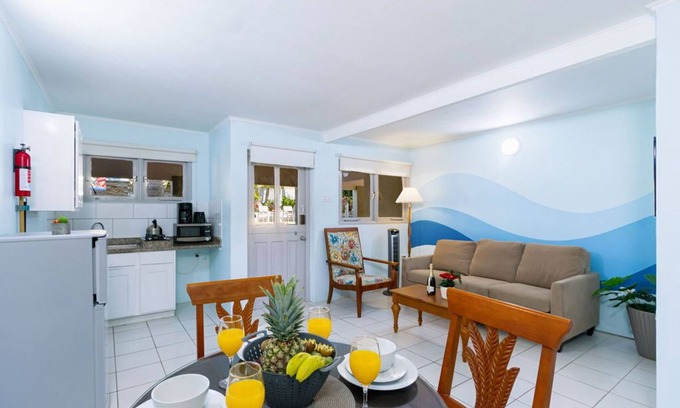 Boegoeroei Wohnung | 2BR 1BA Ground Level in the Heart of Aruba ~ Pool