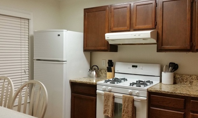 Gaithersburg Eigentumswohnung | 2BR / 1BA Private Eigentumswohnung mit Terrasse Patio