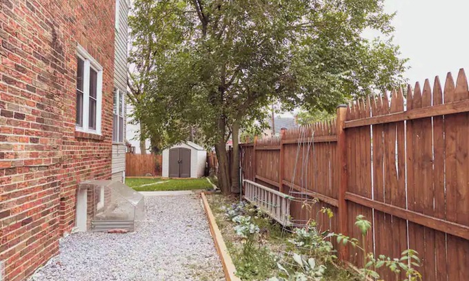 Silver Spring Wohnung | 2BR & 1BA Self Contained apartment in vibrant downtown Silver Spring