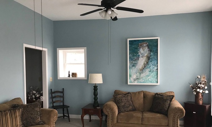 Belhaven Wohnung | 2BR, 2B DOWNTOWN 2. Stock Apartment für 6 Personen zu Fuß zum Einkaufen, Essen und Dock