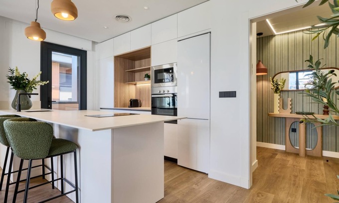 La Buhaira Wohnung | 2BR/2BA Apt, 4th Floor, Terrace with Views & Parking