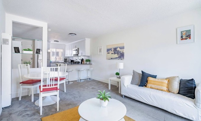 Central Berkeley Wohnung | 2BR/2BA Apt Nr UC Berkeley | 4 Beds & Free Parking