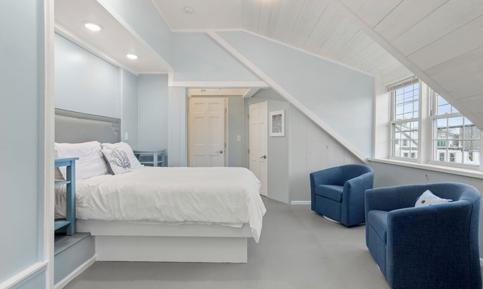 Gloucester Haus | 2BR/2BA Harborside Home · Fenced Backyard · Ocean View ·Walk to Rocky Neck+Beach