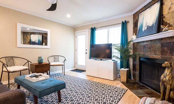South Congress Eigentumswohnung | 2BR / 2BA w / Pool in der Nähe der Innenstadt, alles zu Fuß auf dem South Congress