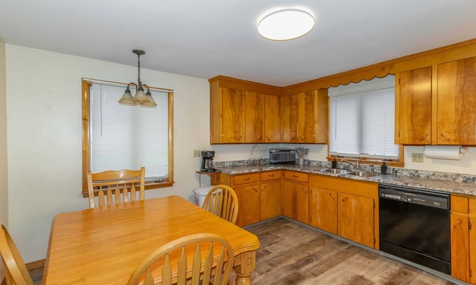 Canton Wohnung | 2br 2bath apt with a game room & full bar near HOF!!