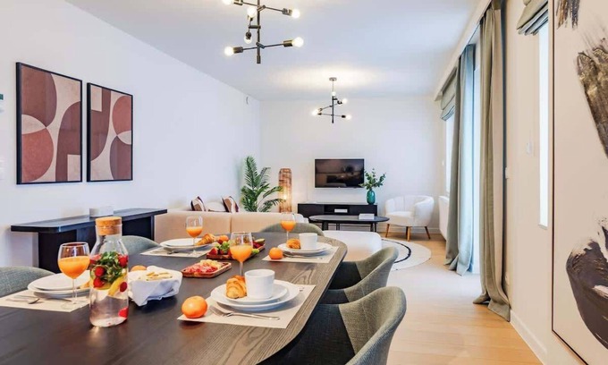 Plasky Wohnung | 2BR Apt Near NATO & EU