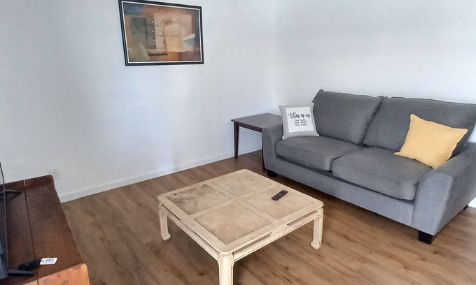 Victory Hills Wohnung | 2br apt with AC close to UNM/airport/hospitals/I-25/AFB/Stadiums