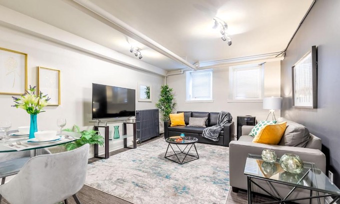 Hamilton Wohnung | 2BR Apt with Netflix- In the Heart of DT Hamilton