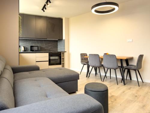 Plovdiv Center Wohnung | 2BR Business Suite with FREE GYM, by Holiwork Stays