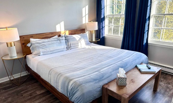 Yorkville Wohnung | 2BR Downtown Yorkville Apt by Fox River